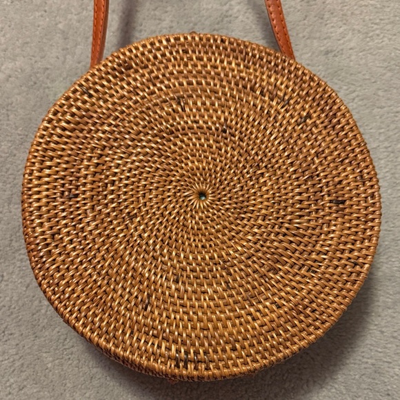 NEW: Round Tan Raffia Rattan Bag - Picture 2 of 5